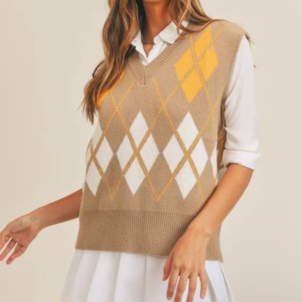 MABLE Argyle Knit Sweater Vest Two Tan Yellow and White